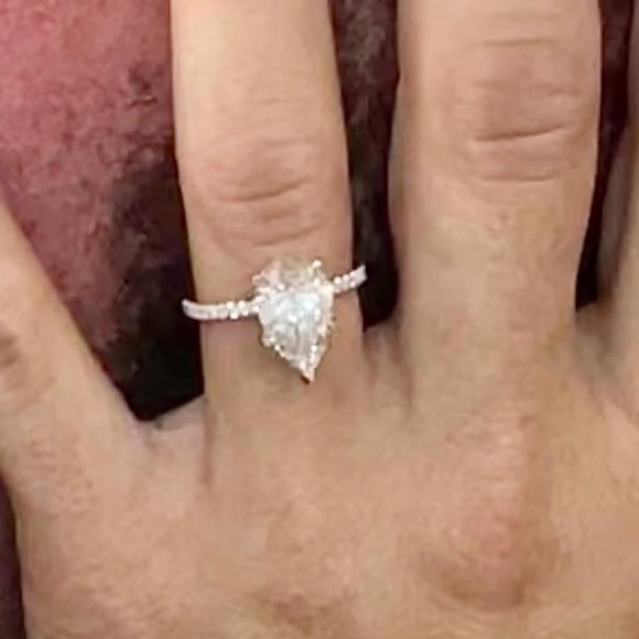 3.23K Pear Shaped Diamond Ring - Picture 1 of 1
